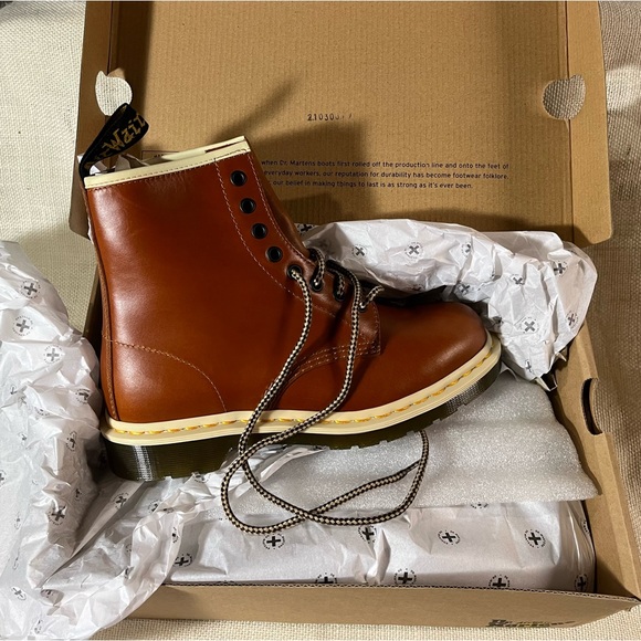 Dr. Martens 1460 Oak Analine Boots NIB - Picture 2 of 7